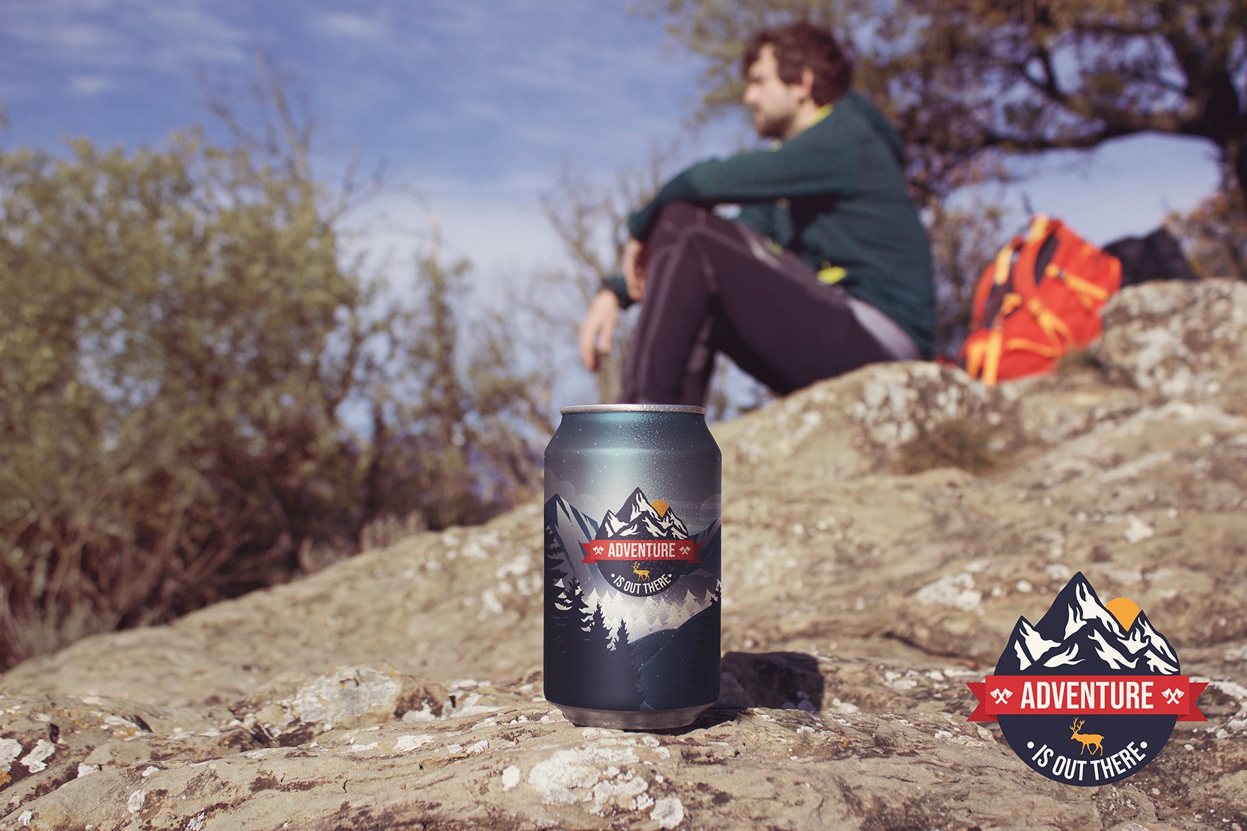 啤酒易拉罐野外拍摄场景素材库精选1 Trekking Beer Can Mockup插图(1)