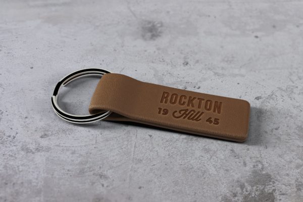 皮革钥匙链/钥匙扣Logo设计效果图素材库精选 Leather Keychain Logo Mockup