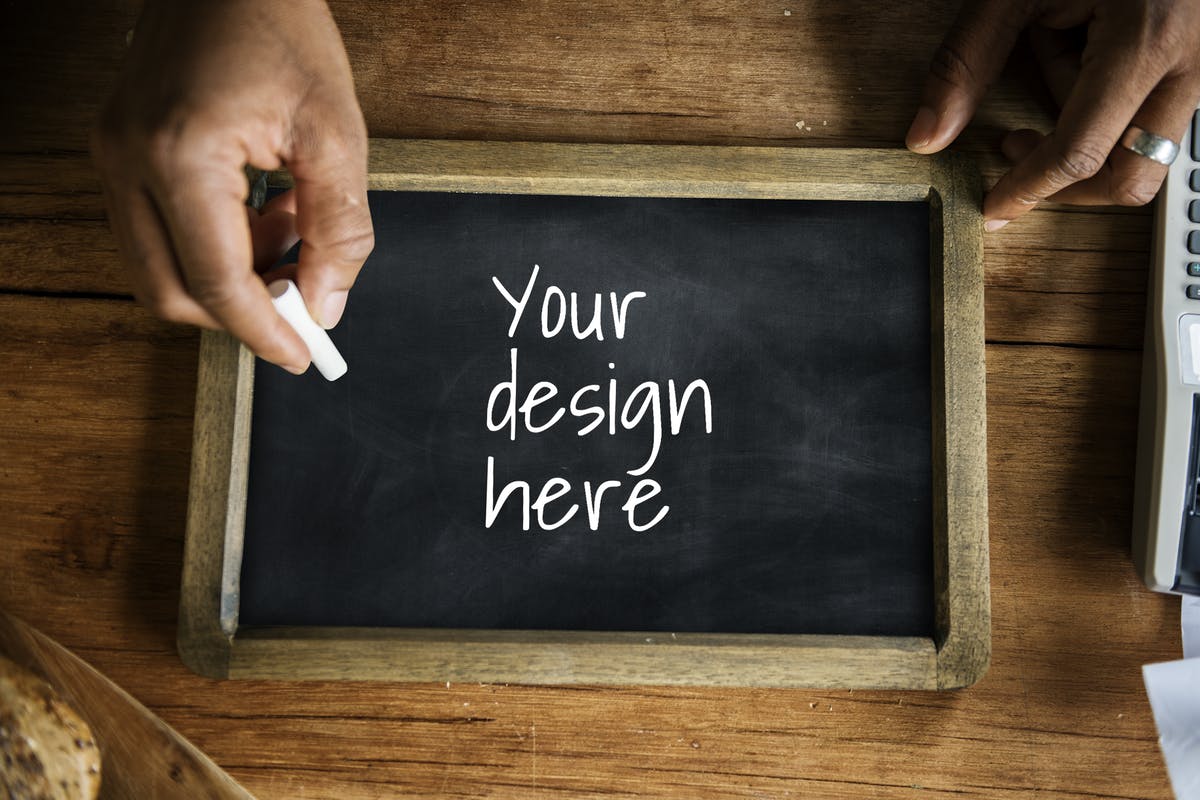 实木材质黑板框架样机素材 Blackboard Frame Mockup插图