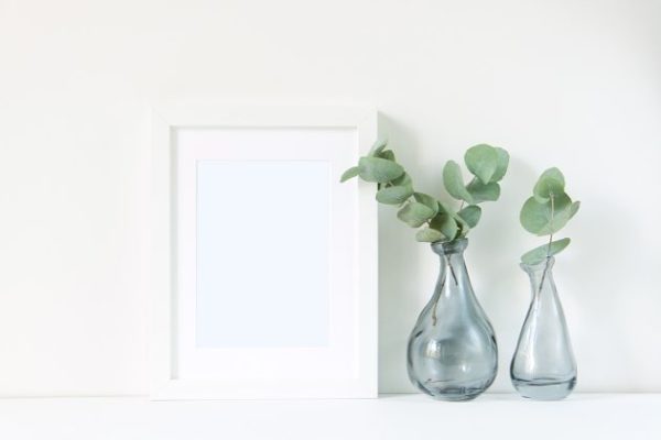 经典插花场景白色相框画框样机 White frame mockup
