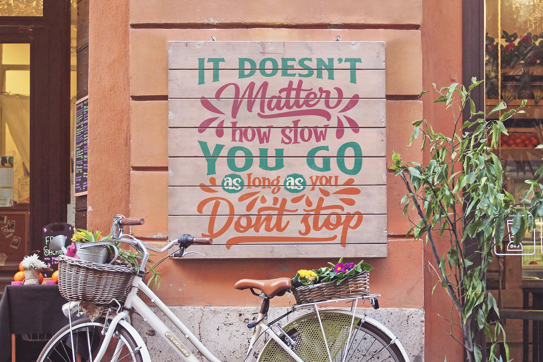 实木手工绘制告示牌设计效果图样机 Bike Duo Signboard Mockup插图(2)