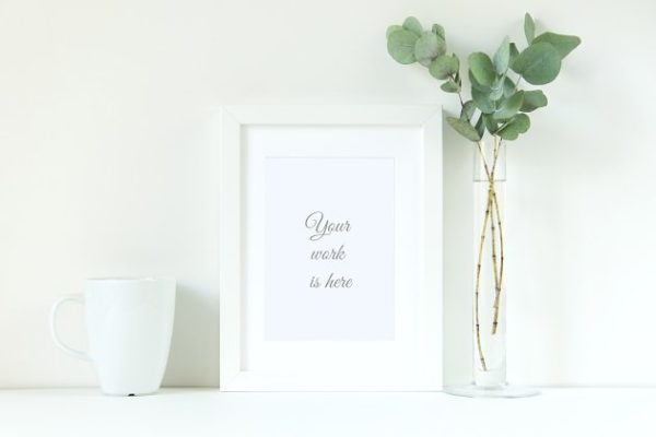 白色相框画框样机 Frame mockup in white