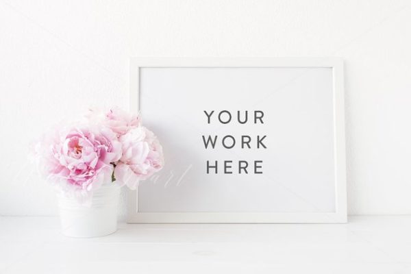 景观花卉造型相框画框样机 Landscape floral styled frame mockup