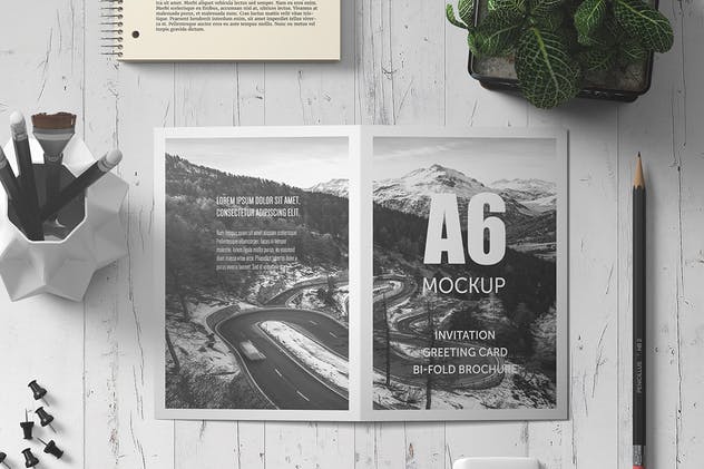 A6纵向双折页贺卡印刷品样机 A6 Portrait Bi-Fold Greeting Card Mock-up插图(2)