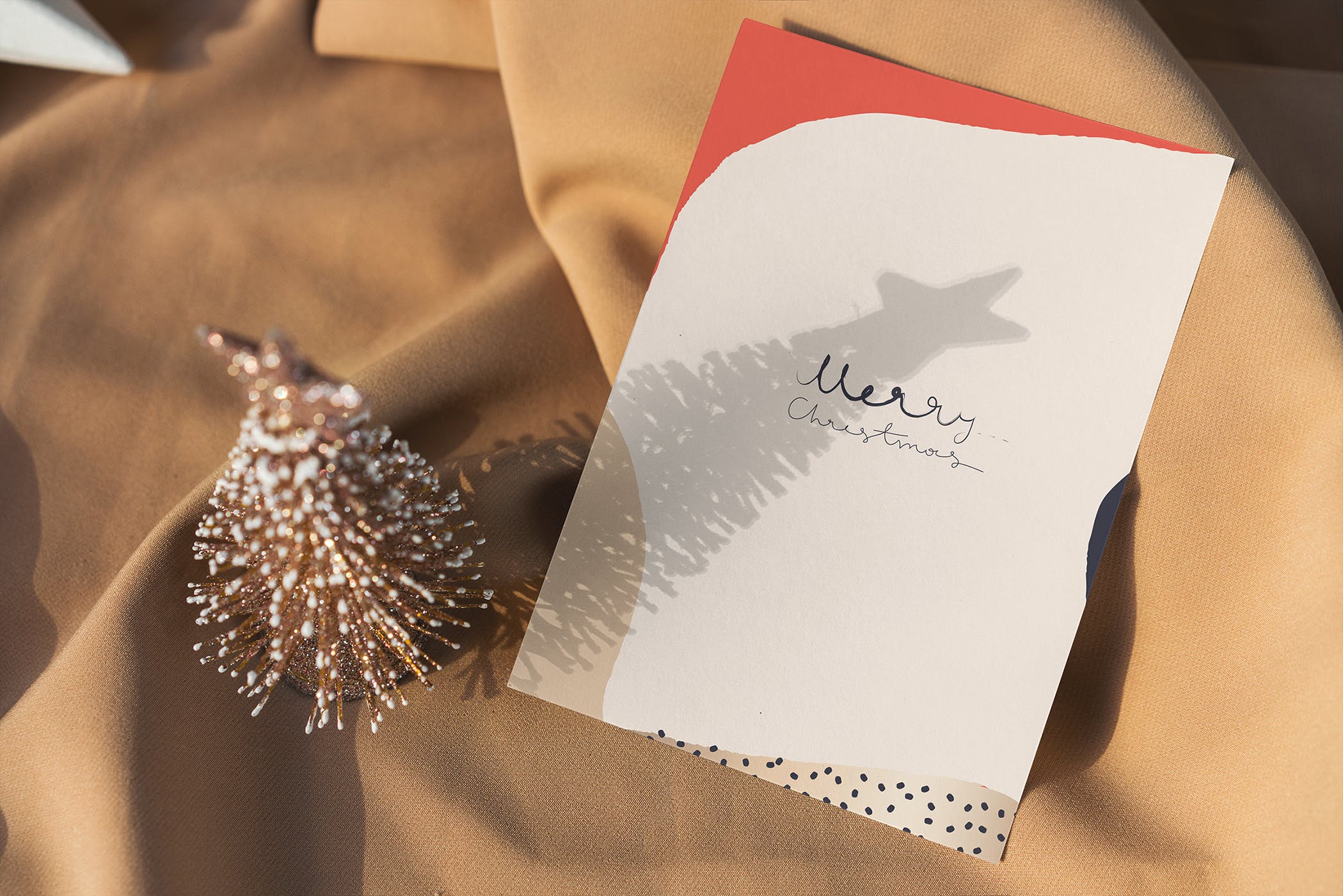 圣诞节明信片设计图预览样机模板 Christmas Postcard Mock-Ups插图(11)