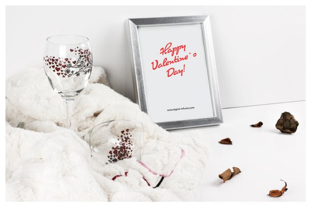 情人节主题画框相框样机模板 Frame Mockup – Valentin`s Day Theme插图(2)