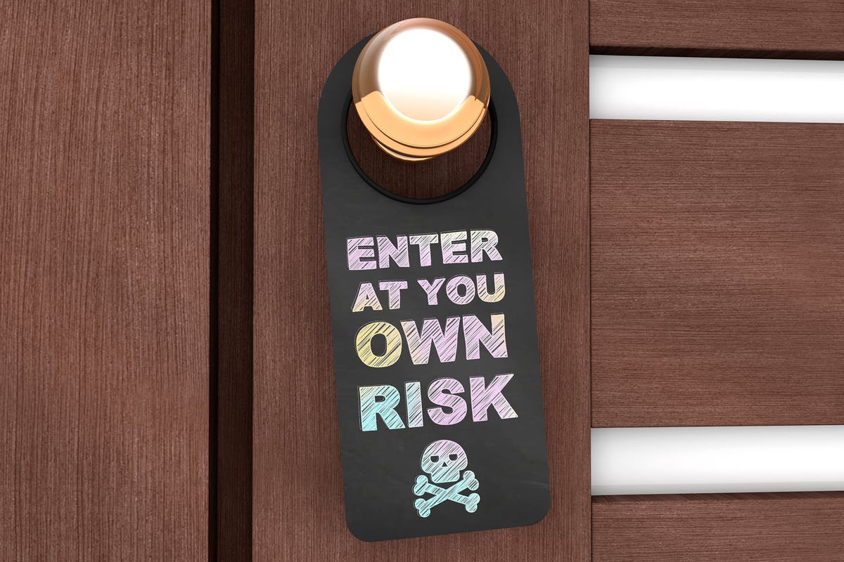 门钩门把手粉笔艺术字体吊牌样机模板 Chalkboard Door Hanger Mock-Ups插图