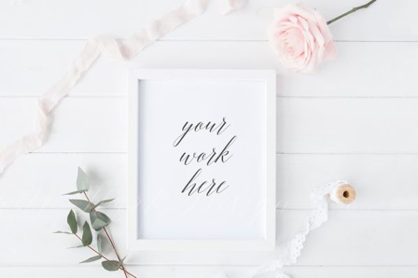 白色唯美简约矢量相框样机模板 Styled frame mock up – Pink roses