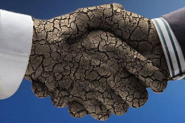 泥土干枯裂缝效果的PS动作 Cracked Mud Photoshop Action [atn]