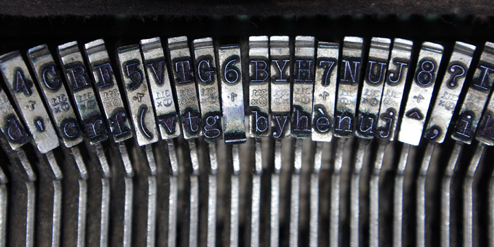 Italian Typewriter Font Family插图3